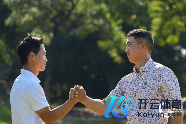 陈逸龙（左）与周彦含
